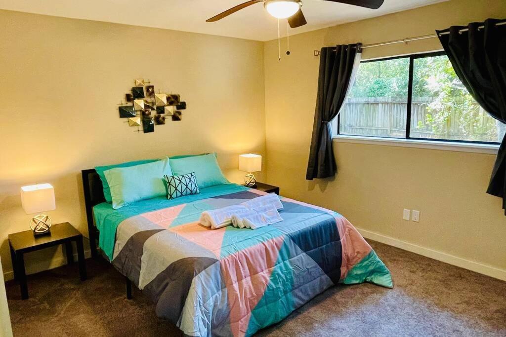 Woodlands House - Free Parking & Fast Wifi - 3 Bed. 1,5 Bath Сasa de vacaciones The Woodlands