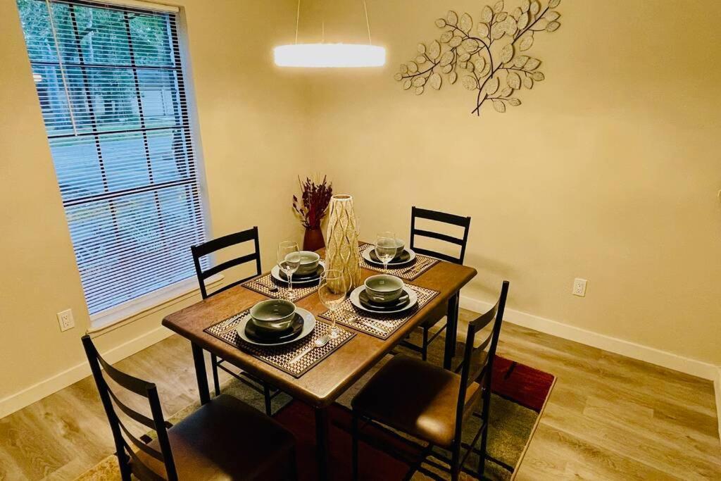 Woodlands House - Free Parking & Fast Wifi - 3 Bed. 1,5 Bath