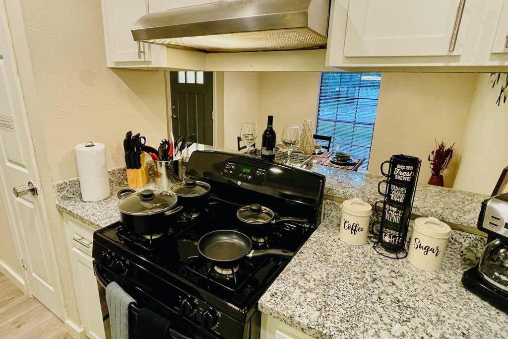 Woodlands House - Free Parking & Fast Wifi - 3 Bed. 1,5 Bath * The Woodlands