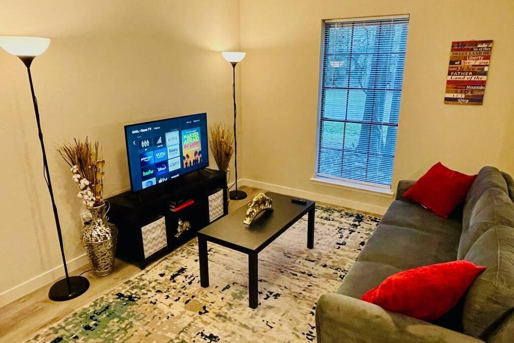 Woodlands House - Free Parking & Fast Wifi - 3 Bed. 1,5 Bath