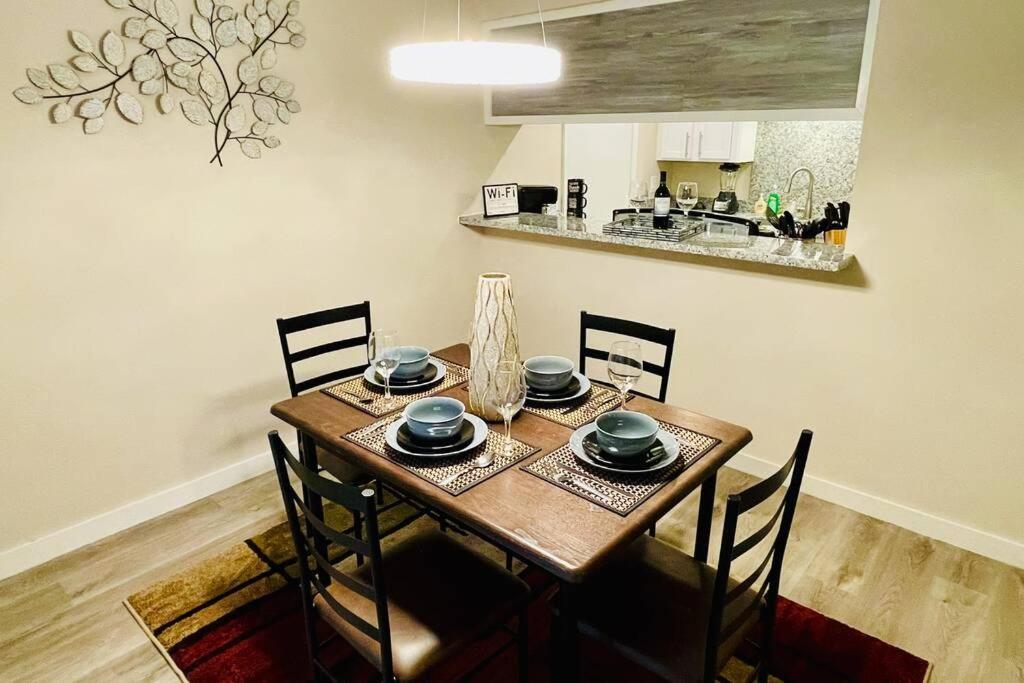 Woodlands House - Free Parking & Fast Wifi - 3 Bed. 1,5 Bath * The Woodlands