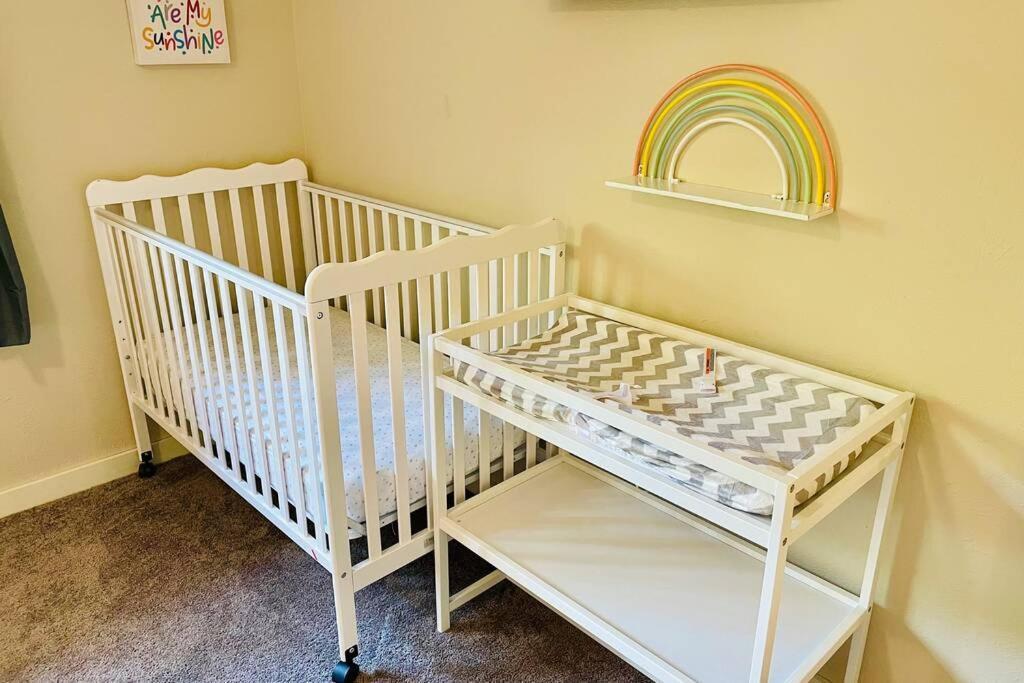 Woodlands House - Free Parking & Fast Wifi - 3 Bed. 1,5 Bath *
